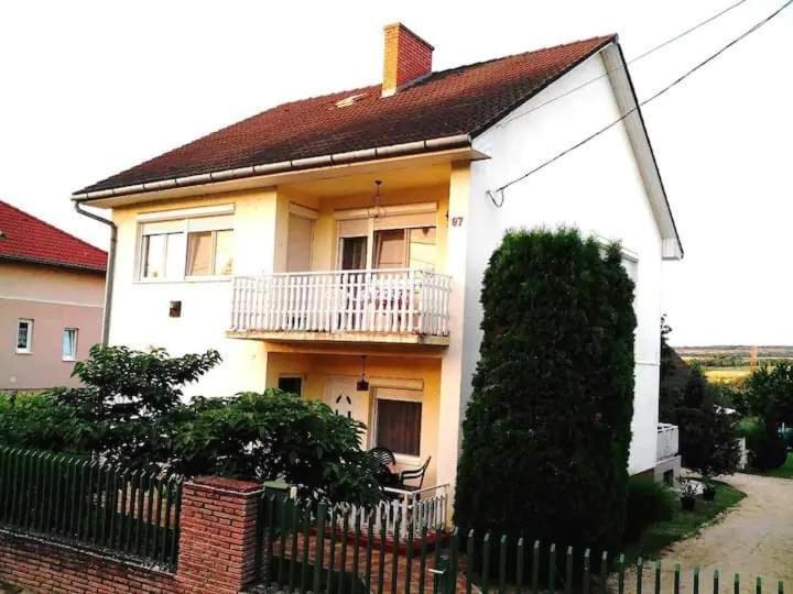 Legkondicionalt, Erkelyes Szoba, Privat Fuerdovel A Balatonon Kőröshegy 外观 照片